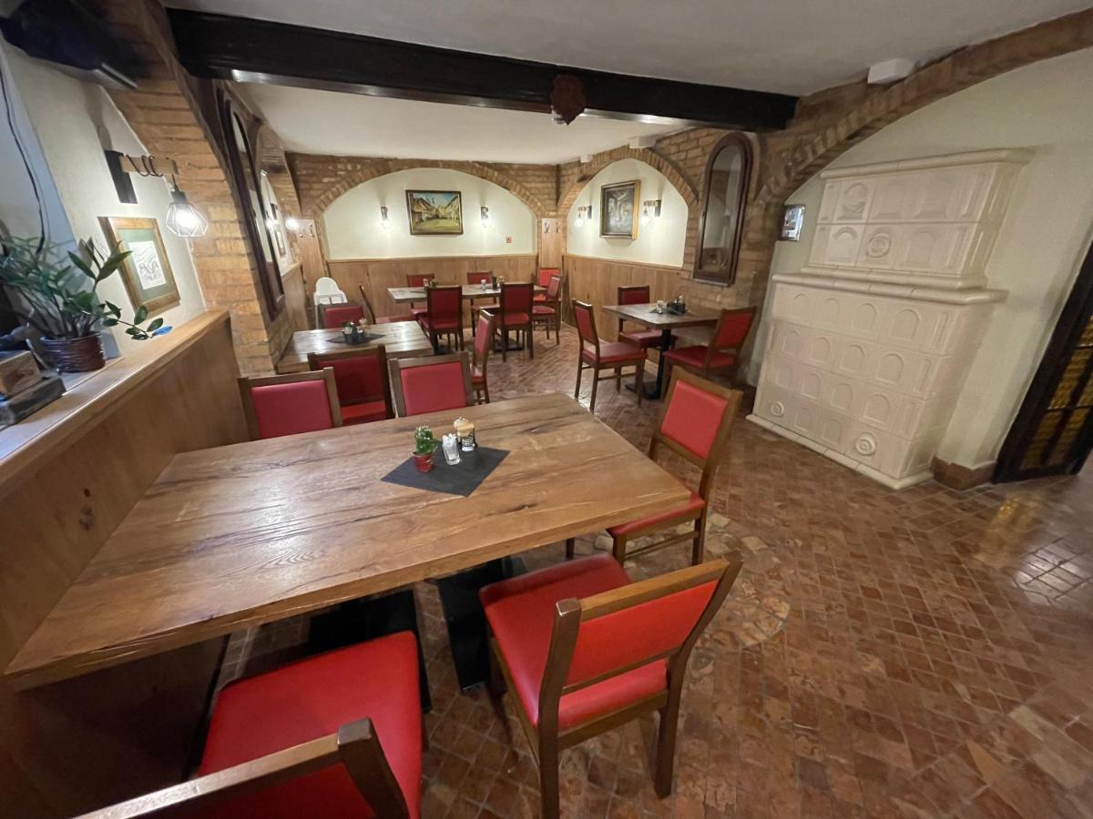 Revesz Hotel, Restaurant And Rosa Spa Дьор Екстериор снимка